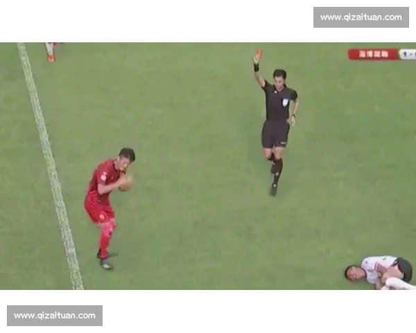苏超争议一幕!泰州 5 号恶意踹人染红,裁判判罚引球迷集体声讨 苏超争议一幕!泰州 5 号恶意踹人染红,裁判判罚引球迷集体声讨